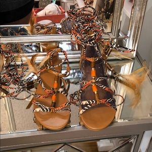 Aldo festival/summer sandal w/wrap ankle feathers